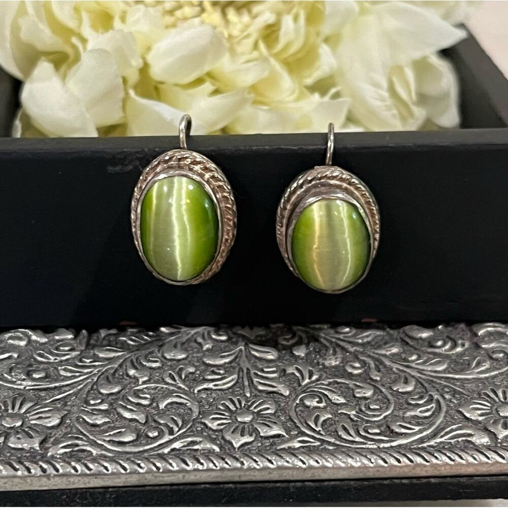 Vintage Mexican Taxco 925 Sterling Silver Cabochon Cut Cats Eye Beveled Earrings